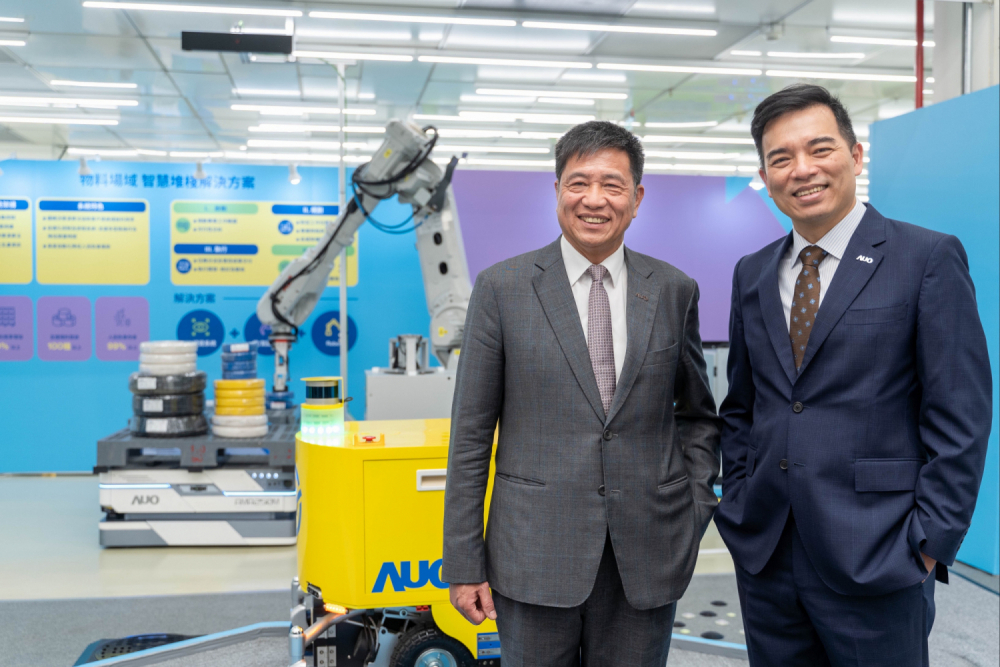 AUO is committed to driving innovation in digital transformation and cross-domain integration, offering full range smart sustainable solutions under the theme of “Sustainable Smart Manufacturing and AIoT Convergence”. AUO Chairman and Group Chief Strategy Officer, Mr. Paul Peng (pictured left), AUO Chief Executive Officer and President, Dr. Frank Ko (pictured right)