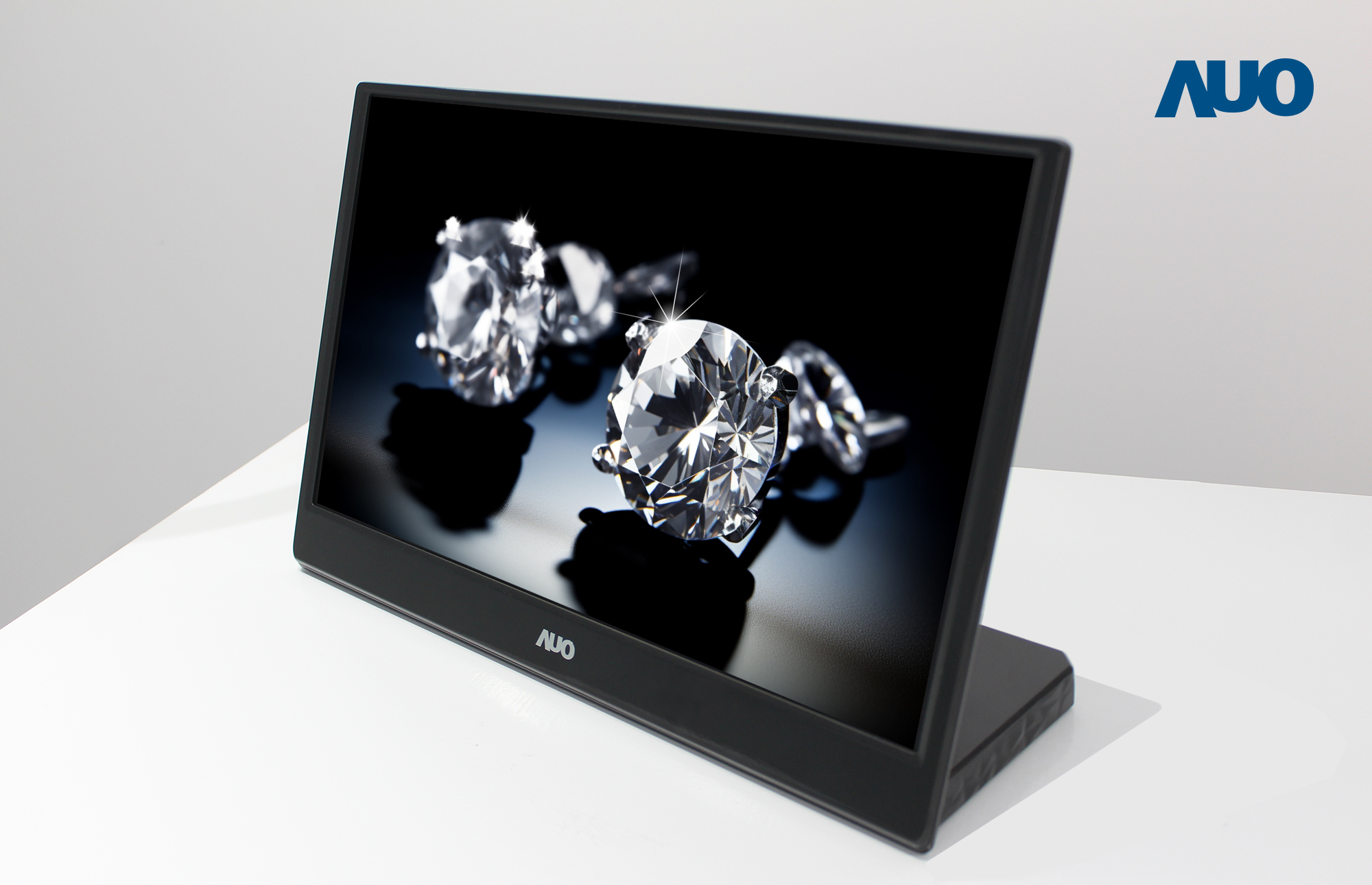 AUO launches the world’s first A.R.T.® display technology integrated Micro LED display. Its anti-glare, reflectionless, and high scattering features, guarantees the displaying contents can be seen perfectly and clearly in brightly-lit environments, where unique textures such as diamonds or other jewels can be reproduced in their full brilliance
