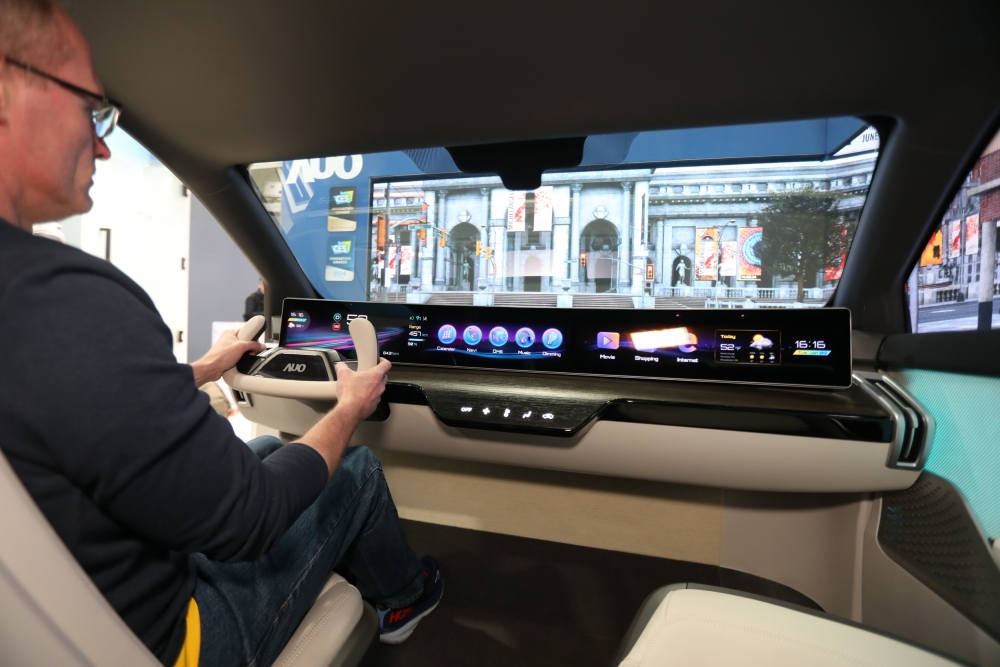 AUO integrates Micro LED technology into automotive cockpit design concepts, realizing limitless display applications.In 2023, AUO submitted over 200 invention applications focused on Mini LED and Micro LED technologies, including invention applications related to automotive display innovations.