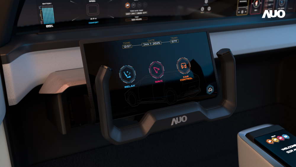 友达隐藏式智驾介面Foldable Cruise Pilot在手动驾驶模式下可以半收合呈现如里程、时速等信息；自驾模式时则可以完全展开提供车内娱乐功能
