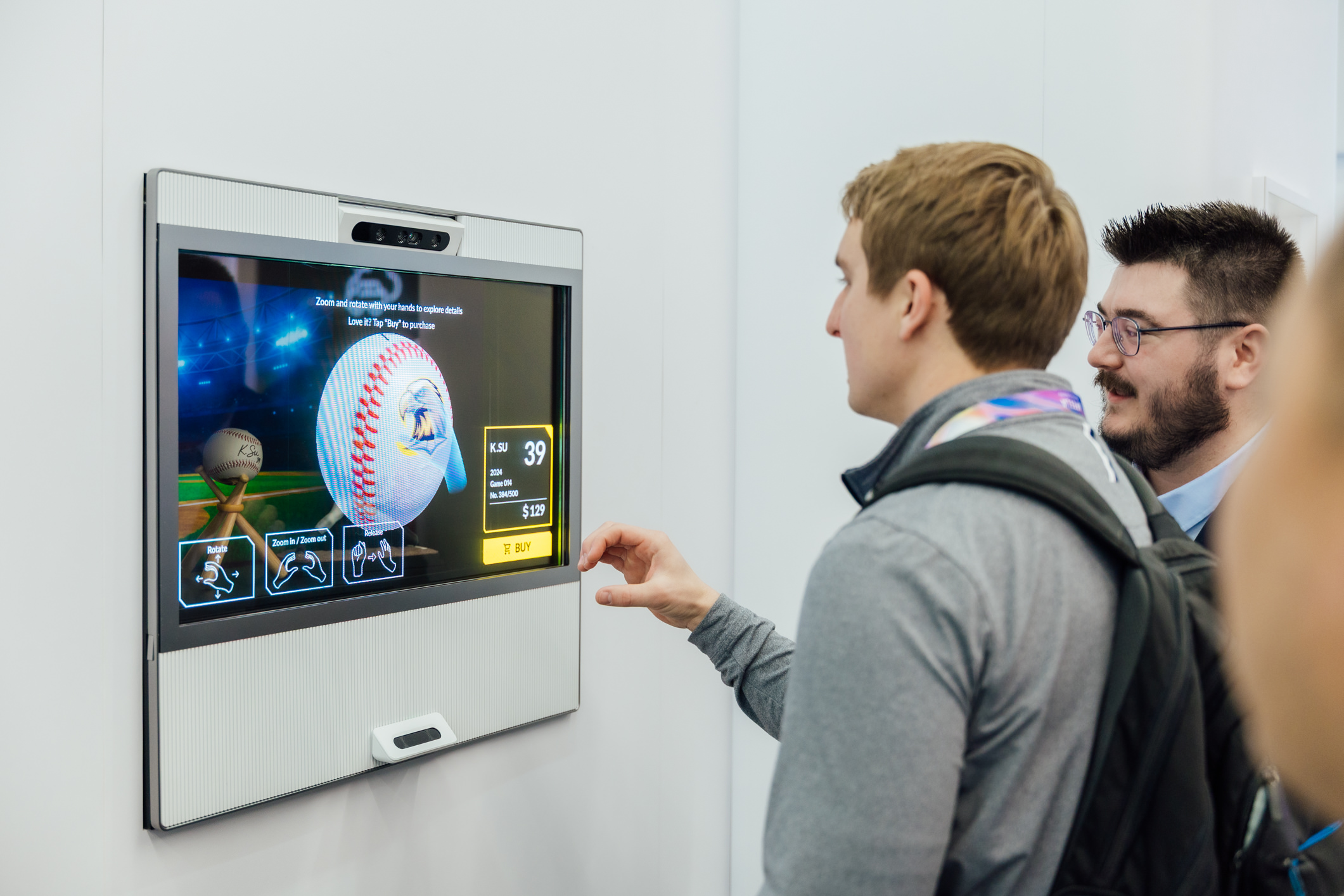 友達智慧移動透過專屬展間，與客戶深度聚焦，密切探討產品協作共創的機會與落地的可能性，激發人車互動的創新再進化，並結合輸出國際的Micro LED前瞻技術跨界應用，揭開更多元精彩的應用情境。