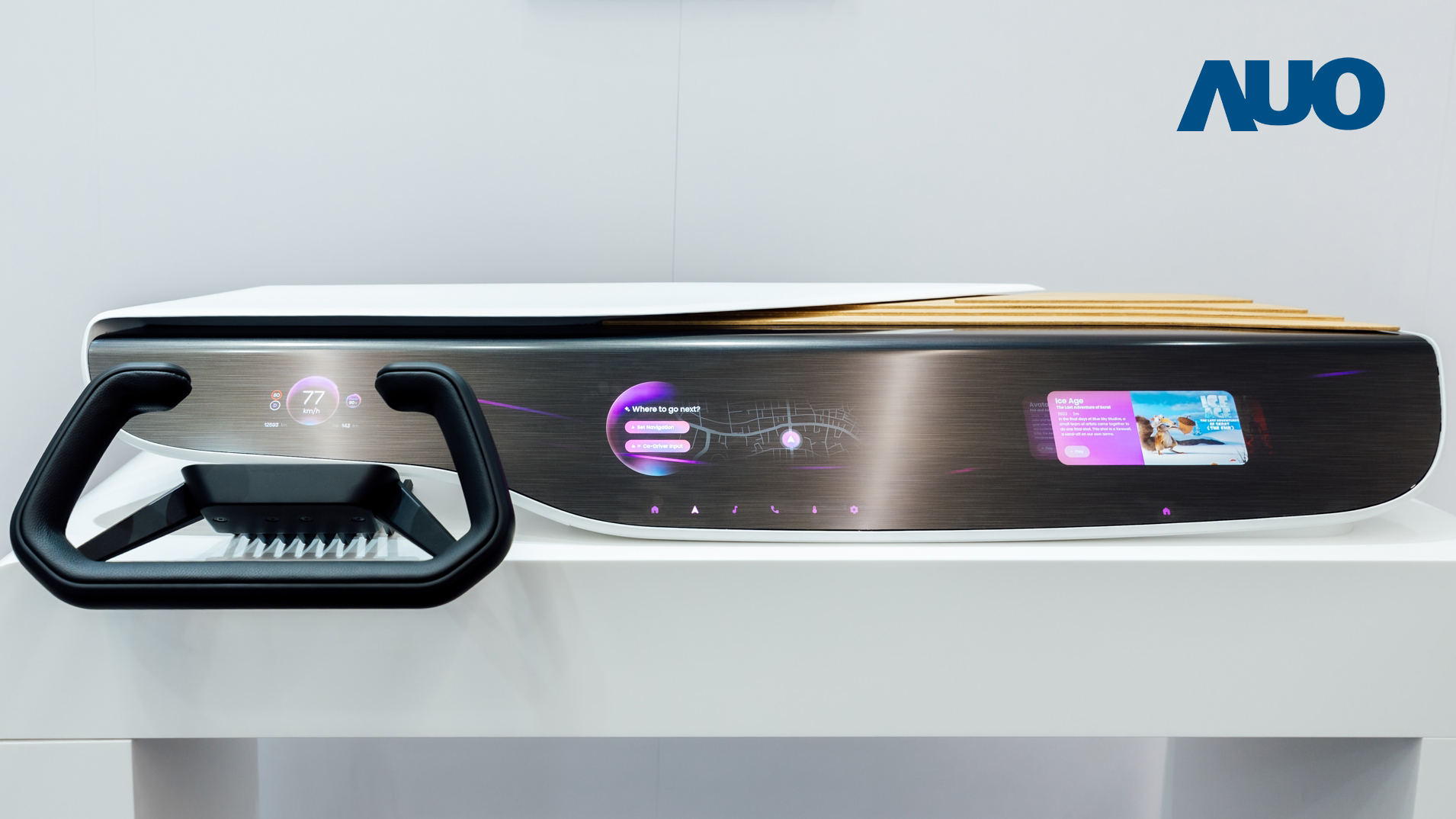 友達無界智能儀表顯示介面獲SDAA智慧顯示應用大賞之智慧移動獎，其無縫整合儀表板、中控資訊與副駕駛座顯示器，打造A 柱到 A 柱的一體化顯示人機介面整合方案，創造智慧、個人化的座艙體驗。